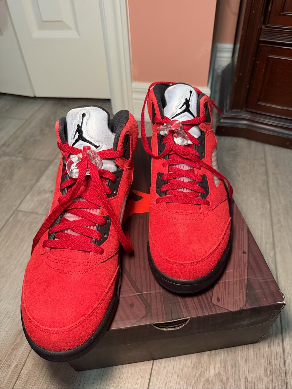 Jordan 5 Retro
Raging Bull Red (2021)